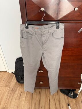 St Johns Bay Temp Flex Men’s Gray Chino Pants Sz 32x30 TrumTemp365 Stretch